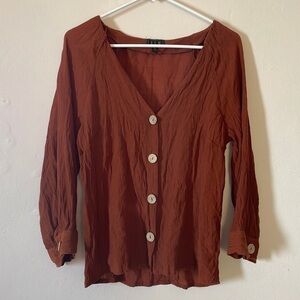EUC OLM Rust 3/4 Length Wood Button Blouse​​​​​